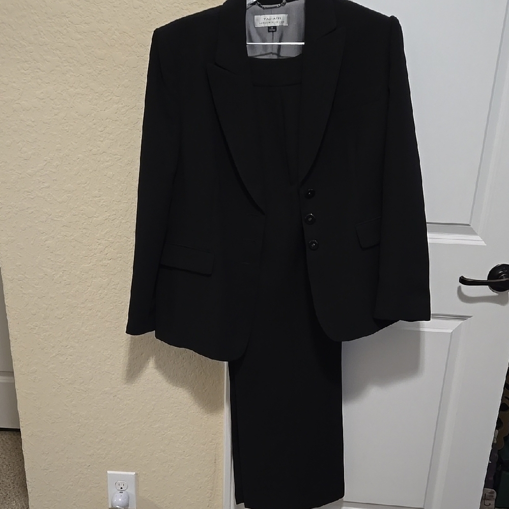 New Tahari Black Suit Professional Tailored Design Nwot